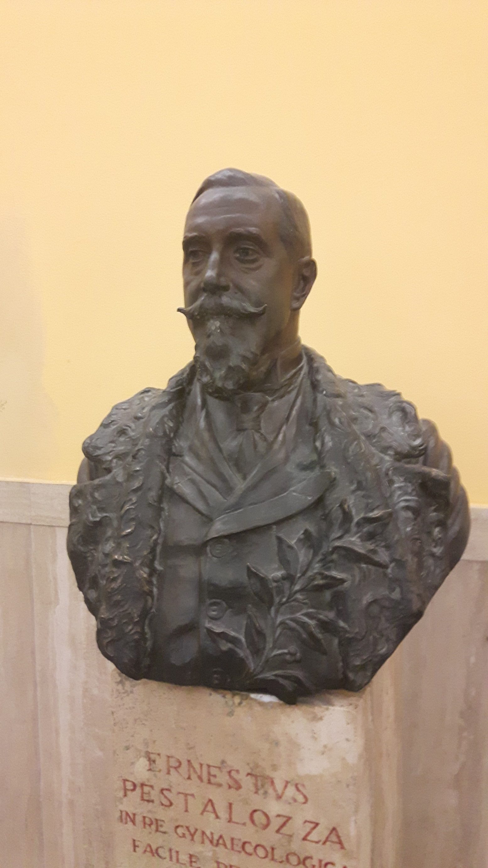 Ernesto Pestalozza's bust, Policlinico Umberto I, Rome - 02.jpg